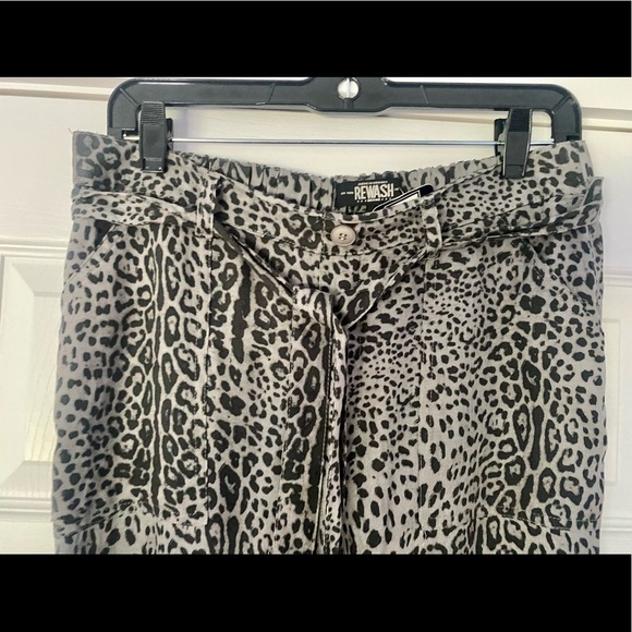 🦓 ANIMAL PRINT PANTS - Picture 2 of 4